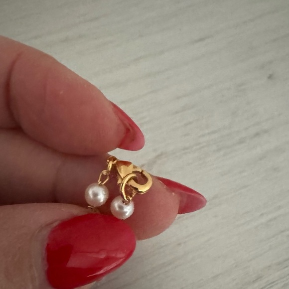 Pearl necklace with green heart 18” - Picture 5 of 5